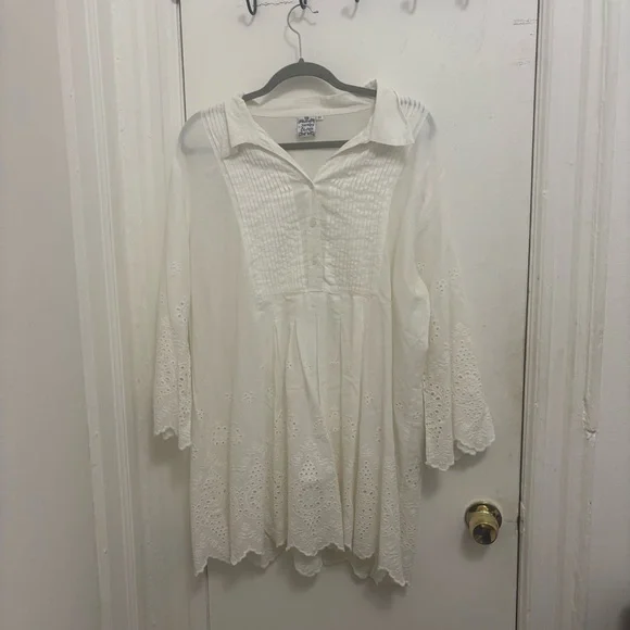 Parsley & Sage Eyelet Blouse - Picture 7 of 8